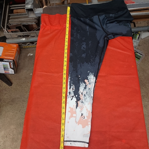 ZYIA Black and Gray Leggings with Distinctive Fade - Picture 6 of 12